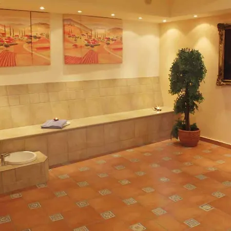 Romantik Tuchmacher Hotel 4*