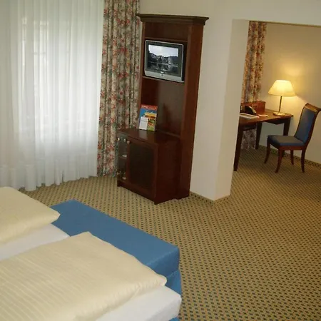 מלון Romantik Tuchmacher 4*